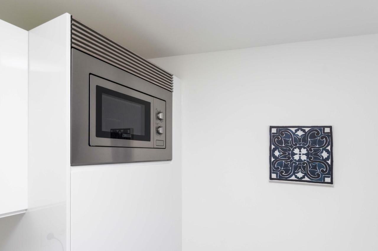 Perfect, Cool, Aircon, 2 Beds 2 Bath Location Lisbon